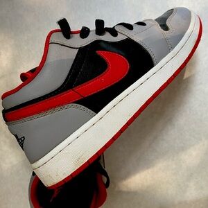 Nike Air Jordan 1 Low "Black/Cement Grey/White/Fire Red" Big Kids' Shoes GUC